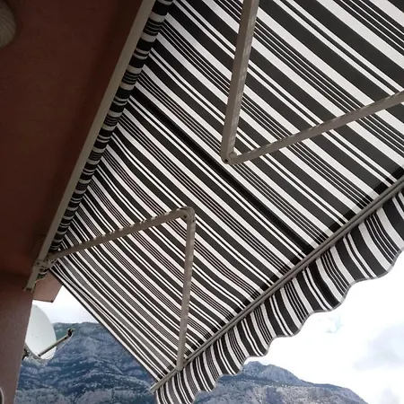 Laura Galileo Blizu Centra I Plaze * Makarska