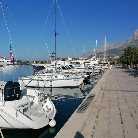 Lägenhet Laura Galileo Blizu Centra I Plaze *