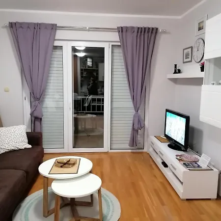 Laura Galileo Blizu Centra I Plaze Makarska