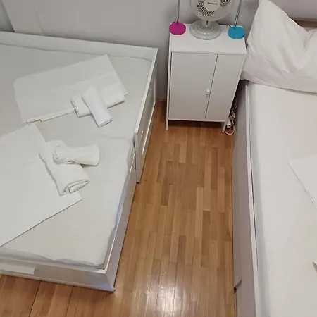 Laura Galileo Blizu Centra I Plaze *